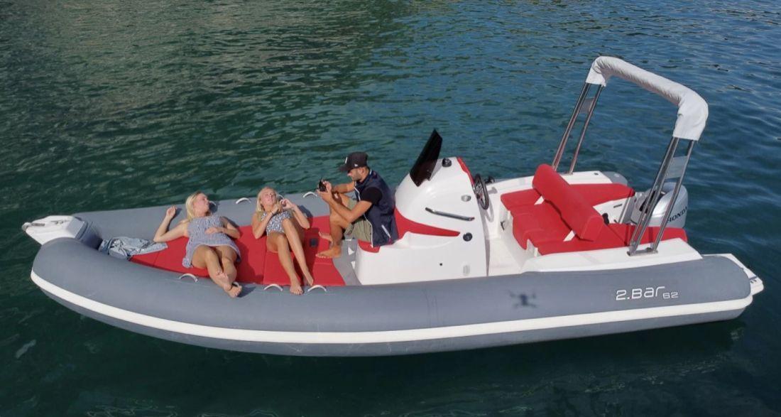Da Pozzuoli: Gommone 2 bar  40cv senza patente — ormeggiata a Bacoli