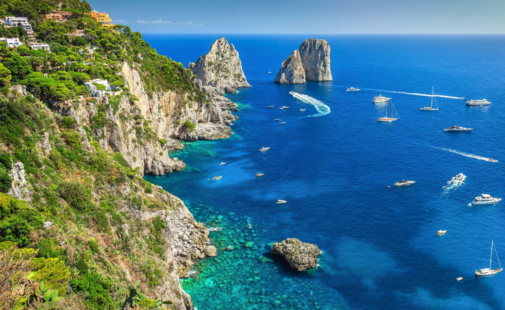 Giro di Capri in Barca: Cosa Vedere e Dove Fare il Bagno